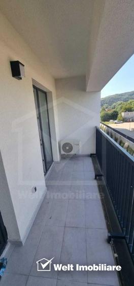 Apartament 2 camere balcon si parcare , la intrare in Floresti