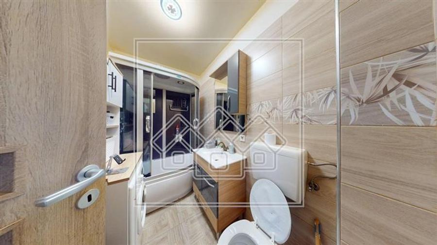 Ap cu 3 camere, balcon mare, loc de parcare - Zona Turnisor
