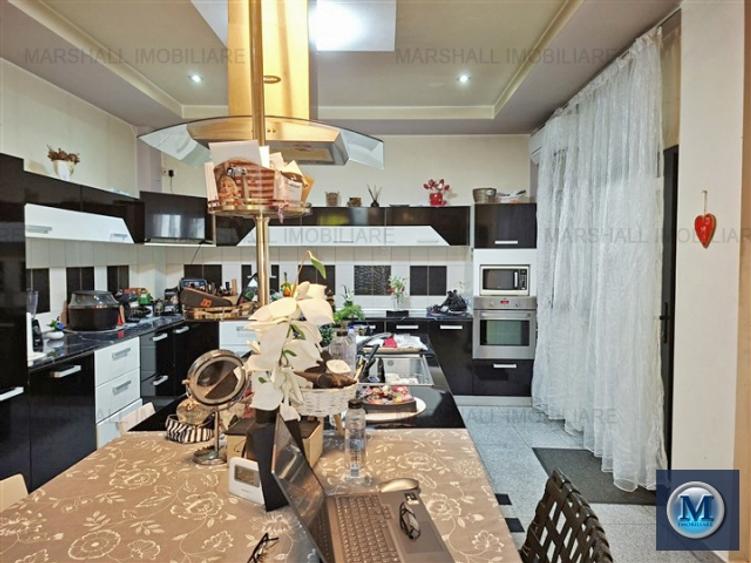 Vila cu 8 camere de vanzare, zona Nord, 554.44 mp #10811