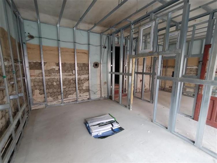 Oravita, Spatiu Com. (Apartament) 89MP, Zona Centrala, Pret Negociabil