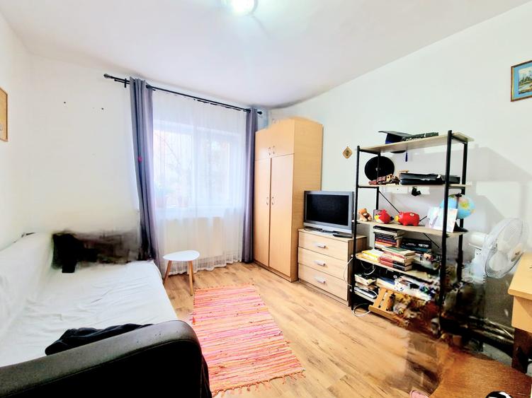 Apartament 4 camere de vanzare str Soveja, etaj 1