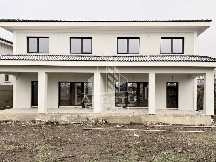 Jumatate de duplex de vanzare cu 5 camere, Dumbravita