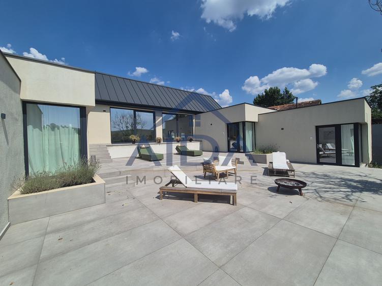 Oportunitate – vila moderna cu 4 apartamente la Comeat