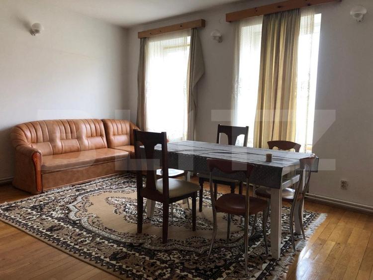 Casa de vanzare, cu 7 camere, 350 mp u & 2850 mp teren