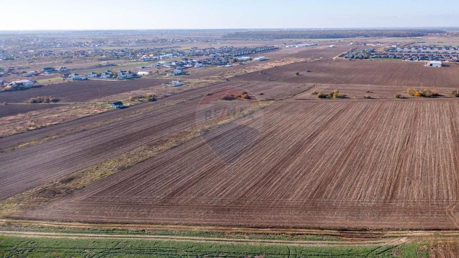 Vanzare teren intravilan 7,400 mp Sabareni / Strada Primaverii