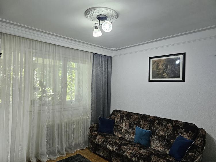 Apartament 3 camere-Podu Ros-etaj 1-67 mp