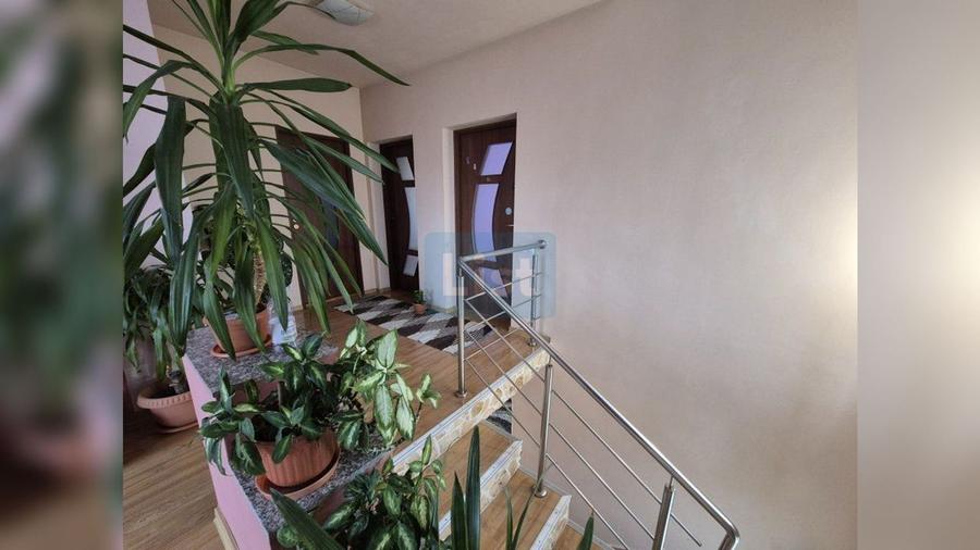 Casa la cheie cu garaj, D+P+E, 200 mpu, 1 400 mpt, central Dezmir