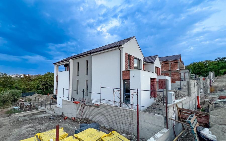 Casa cu 300mp utili, 612mp teren, zona linistita si intima, Borhanci