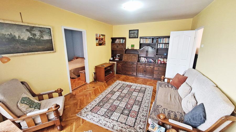Piata Astra, apartament 2 camere la etajul 1, liber, 93000 euro neg