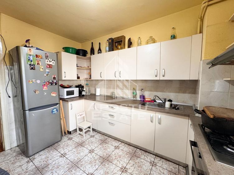 Apartament 4 camere, decomandat, 95mp, etaj 1, zona Turist, Sagului