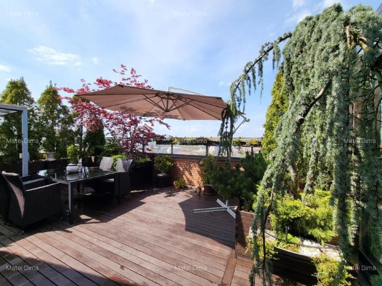 Penthouse unic, o terasă cu panoramă superbă peste oraș și intimitate completă