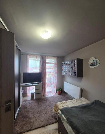 Casa tip duplex, zona Terra, Floresti