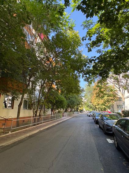 Ozana, metrou 1 decembrie 1918, ap.3 camere, decomandat, 70mp, et.3, 134.000Euro