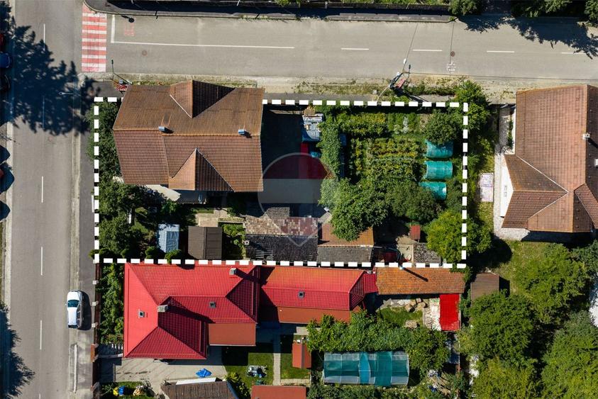 Casă spațioasă de vânzare | Teren 835 mp | Cristian | COMISION 0%