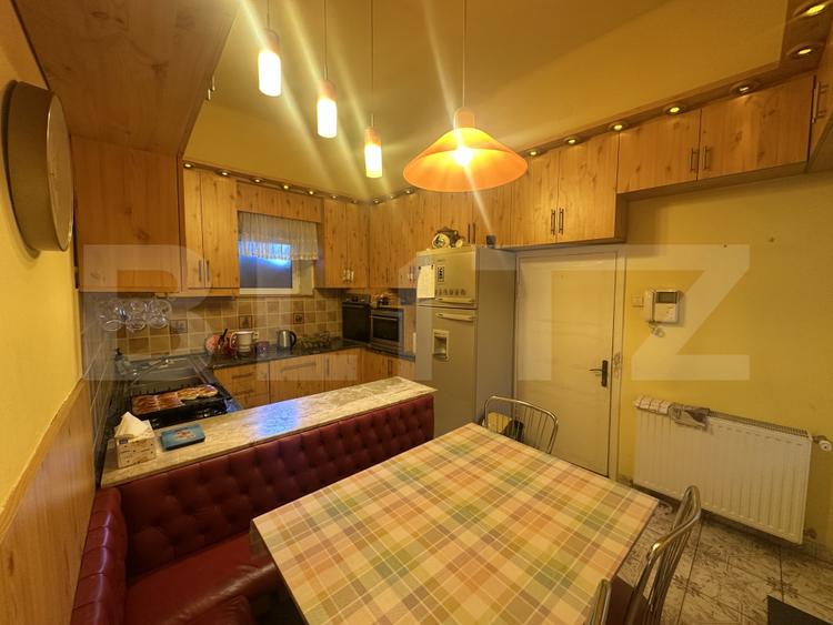 Casă cu două apartamente, 221 mp, zona Semicentral