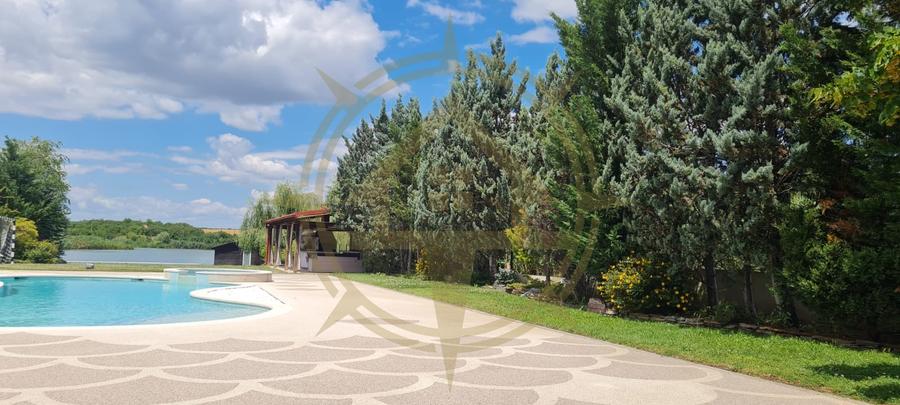 DOM00444 - Vila luxurianta la lac cu ponton si casa de barca Snagov