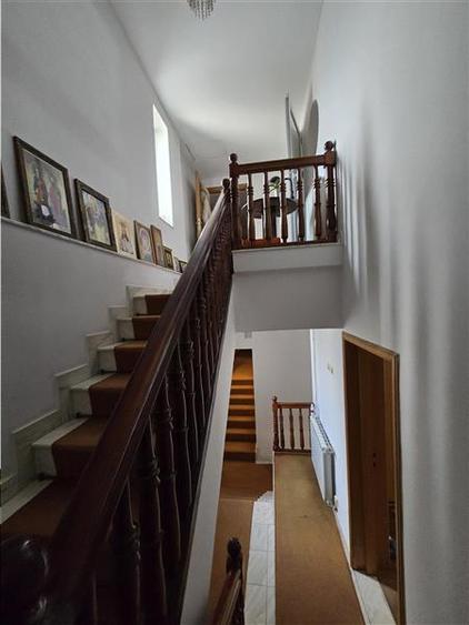 Vila versatila 7 camere + Garaj, Pivnita si Centrala Proprie, zona 1 Mai - Ion M