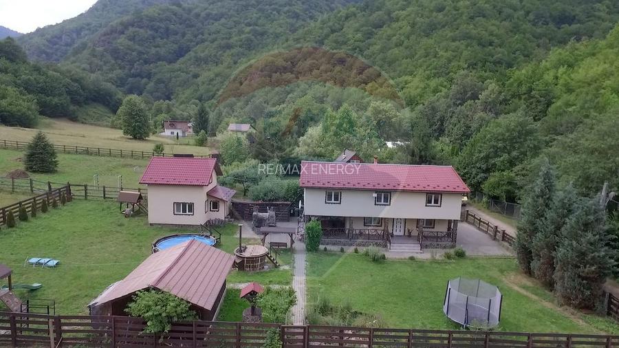 OPORTUNITATE DE INVESTIT Mărișel, 10 camere,terasa 41mp,piscină,ciubăr - 37