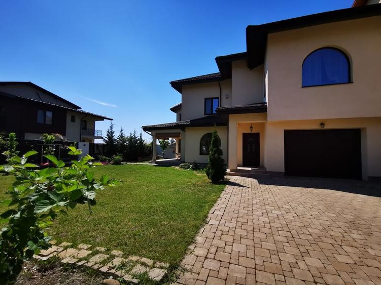Vila cocheta cu spatii generoase si gradina de 350 mp