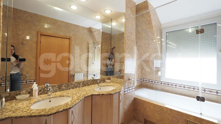 Vila cocheta cu 6 camere, piscina comuna si loc de joaca