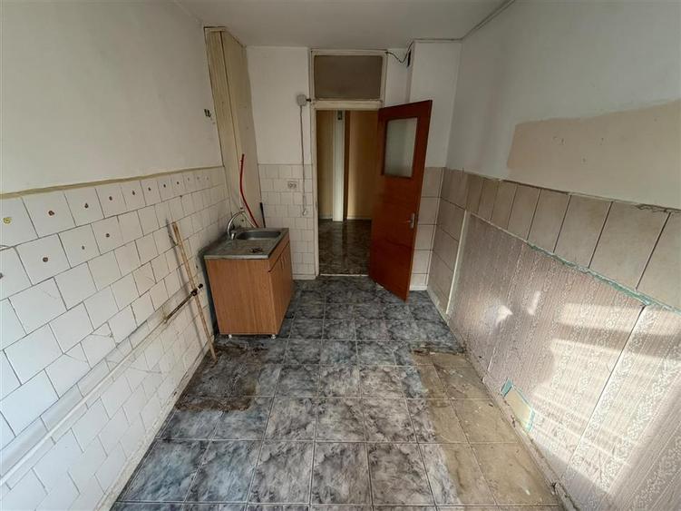 Apartament 3 camere, etaj 1, zona Centrala (fosta Autogara) 76 mp