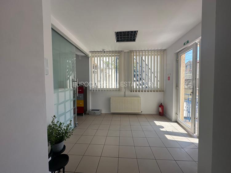 Spatiu comercial la casa - Tomis II - 2.000 euro/luna (pret fix) - 5