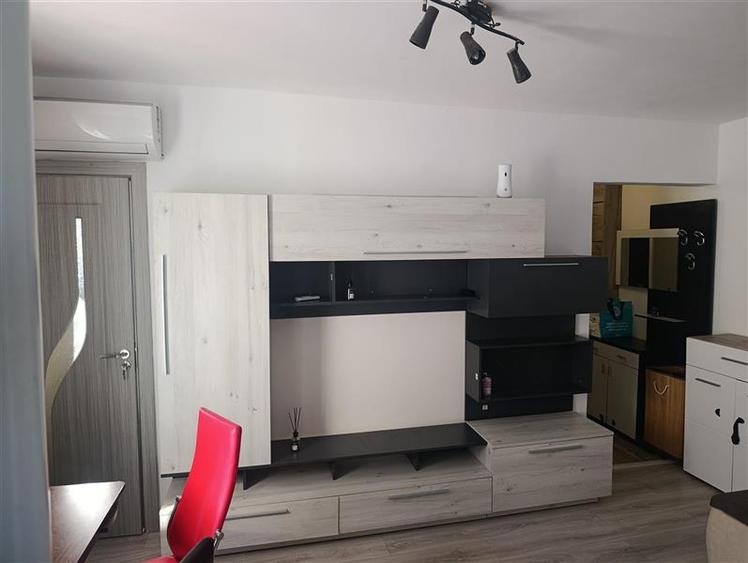 2 CAMERE, MOBILAT SI UTILAT LANGA PIATA DOINA, SAGULUI!