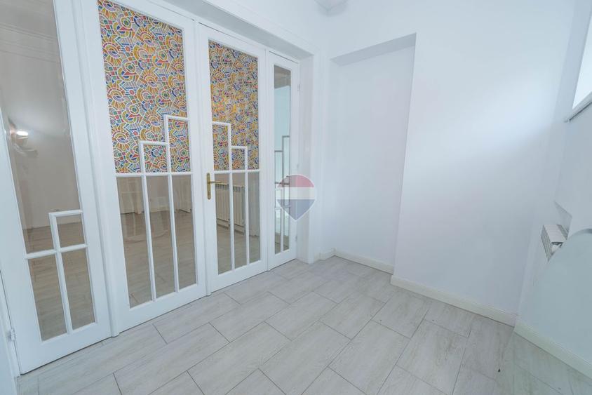Apartament de inchiriat, 137 mp, central, curte proprie