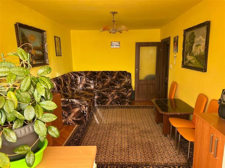 Apartament decomandat 3 camere etaj intermediar Vasile Aaron