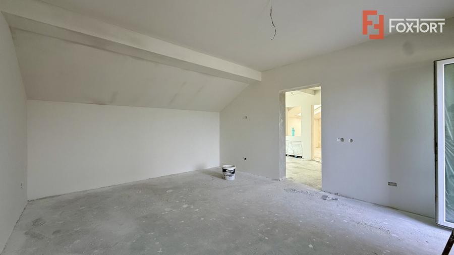 Casa individuala de vanzare, 8 camere + 4 bai - Mosnita Veche