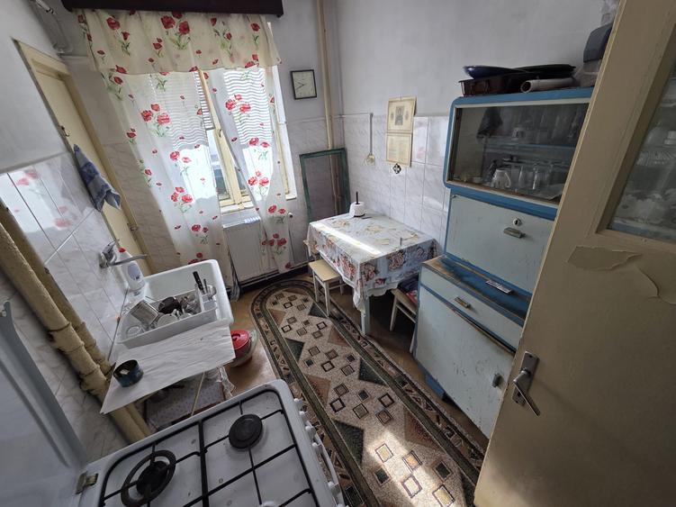 Apartament 3 camere str Isaccei PARTER INALT