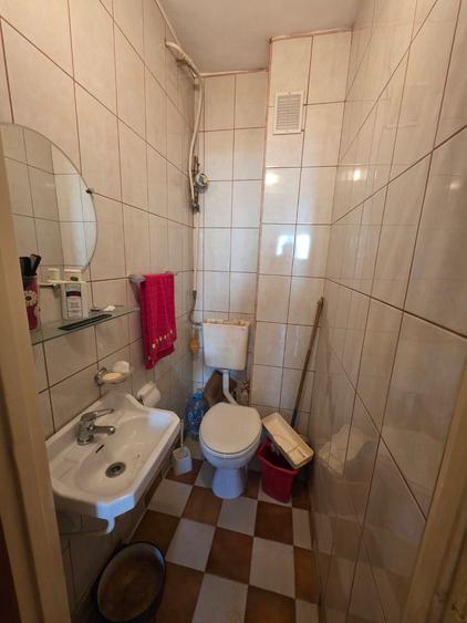 Titan, 10 minute metrou Costin Georgian, la piata Minis, 2 gr sanitare,