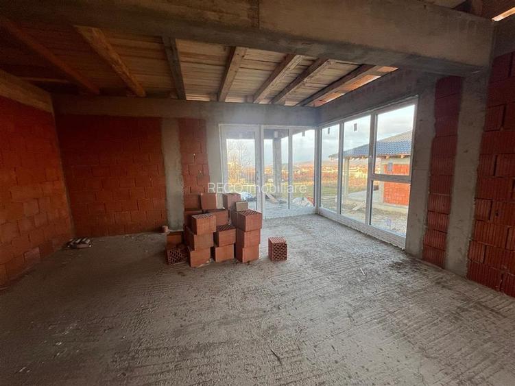 RECO Casa plan parter cu 3 dormitoare-la rosu- Paleu - 12