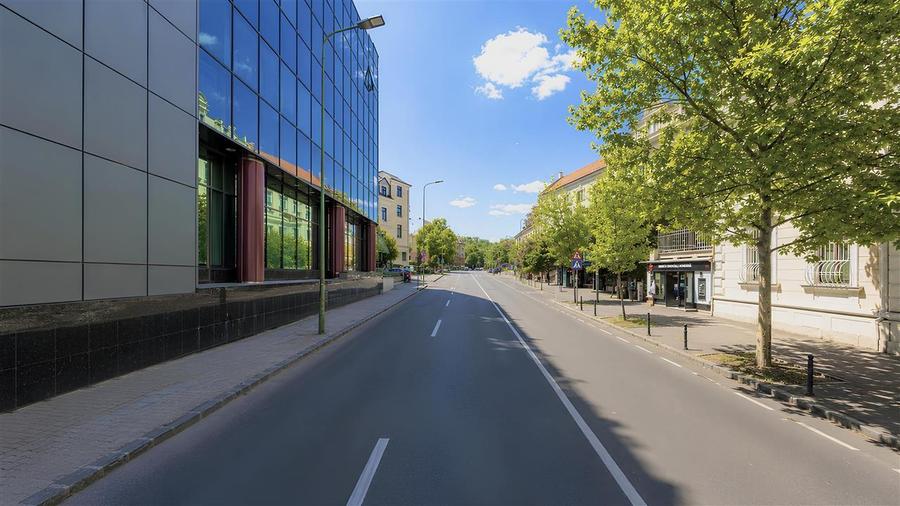 Garsoniera la 1 km de Piata Sfatului langa Primarie