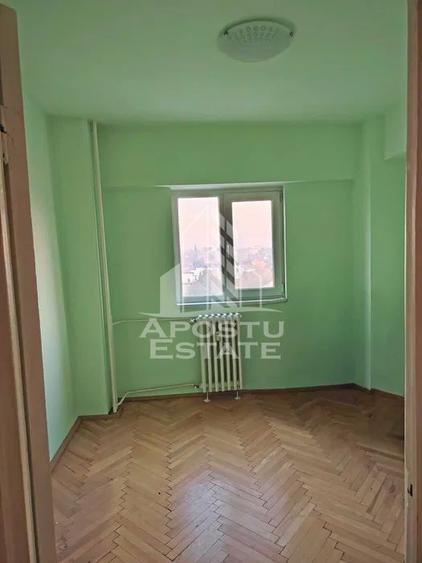 Apartament cu 3 camere, 2 bai,2 balcoane, etaj intermediar,Iuliu Maniu