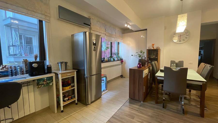 Inchiriere 3 camere - Decebal - bloc boutique