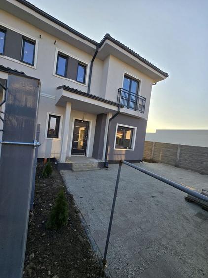 Giroc-Bld. Aviatiei | 5 camere | 3 bai | Bucatarie inchisa | Asfalt
