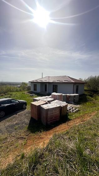 TAUTII DE SUS, casa pe 1 nivel 150mp -semifinisata, 5ari teren !