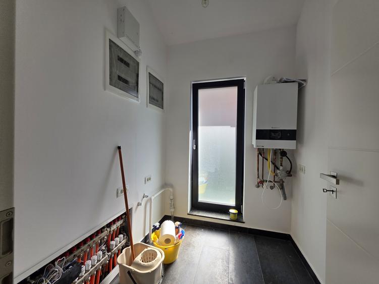 Casa individuala pe parter, 4 camere, teren 500mp