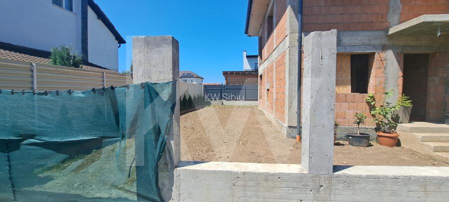 Duplex  de vanzare , curte  ,Selimbar - 3
