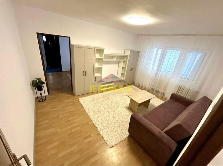 De vânzare apartament 3 camere – zona Primăverii