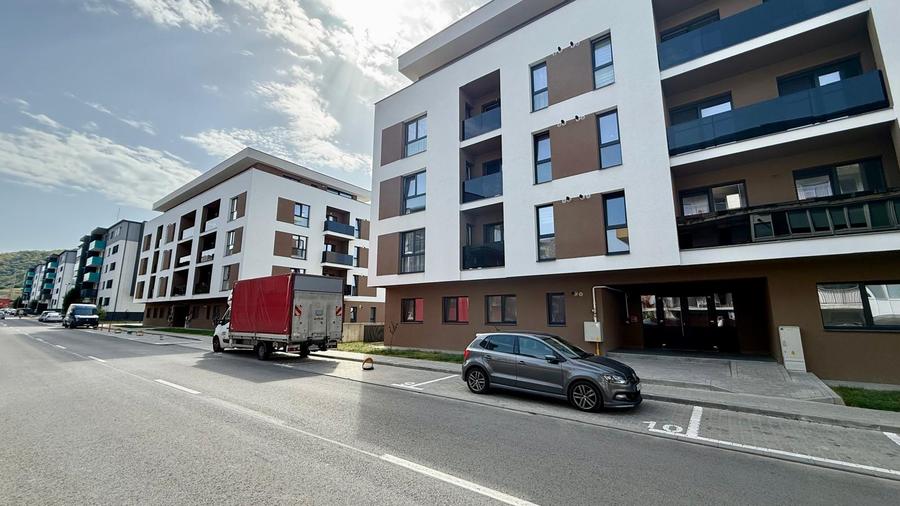Apartament 2 camere, bloc nou, prima inchiriere, parcare in pret, zona Eroilor