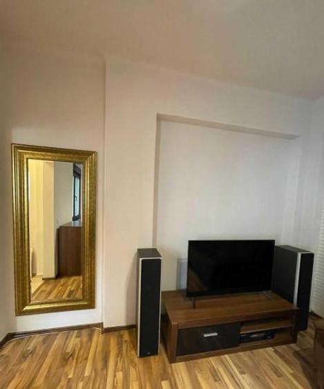 Unirii-Apartament cu 3 camere, imobil interbelic, centrală proprie, AC, mobilat