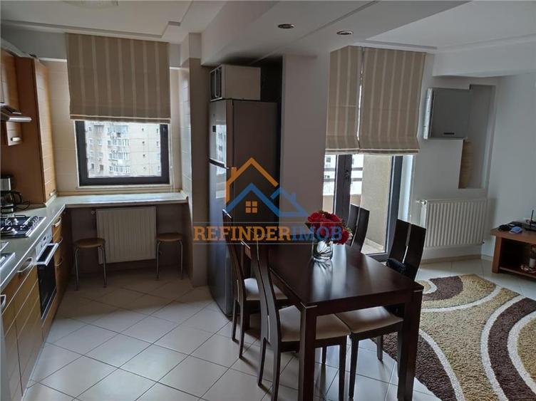 Apartament de vanzare cu 3 camere, zona Decebal