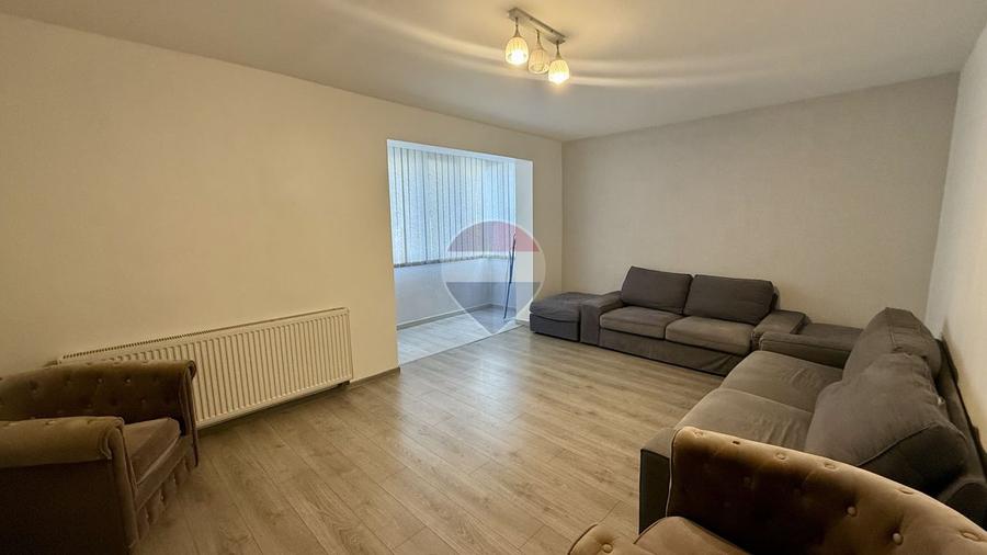 Apartament cu 3 camere de închiriat