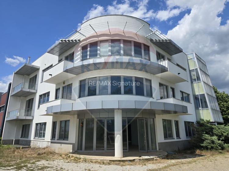 De Vânzare Clădire de Birouri 1.769 mp cu Teren 3.728 mp DN4 - 3