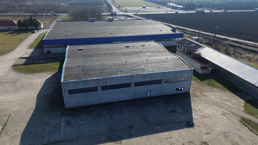 Hală Industrială de vanzare 6500 mp în Madaras la 30 km de Oradea, Bihor