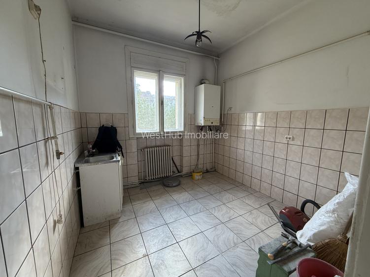 Apartament 3 camere, 72mp, etaj 1, 400m teren, garaj propriu- Complex Studentesc - 5
