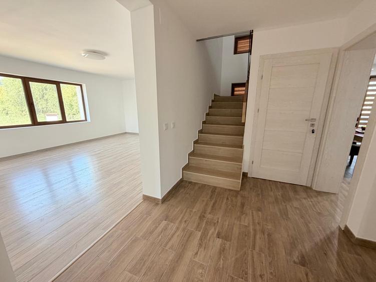 Duplex cu 5 Camere în Orizont | Garaj | Demisol | 180 MP |Teren 270 MP
