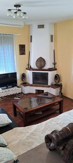 Casa spatioasa cu curte si gradina, Orasul Avrig
